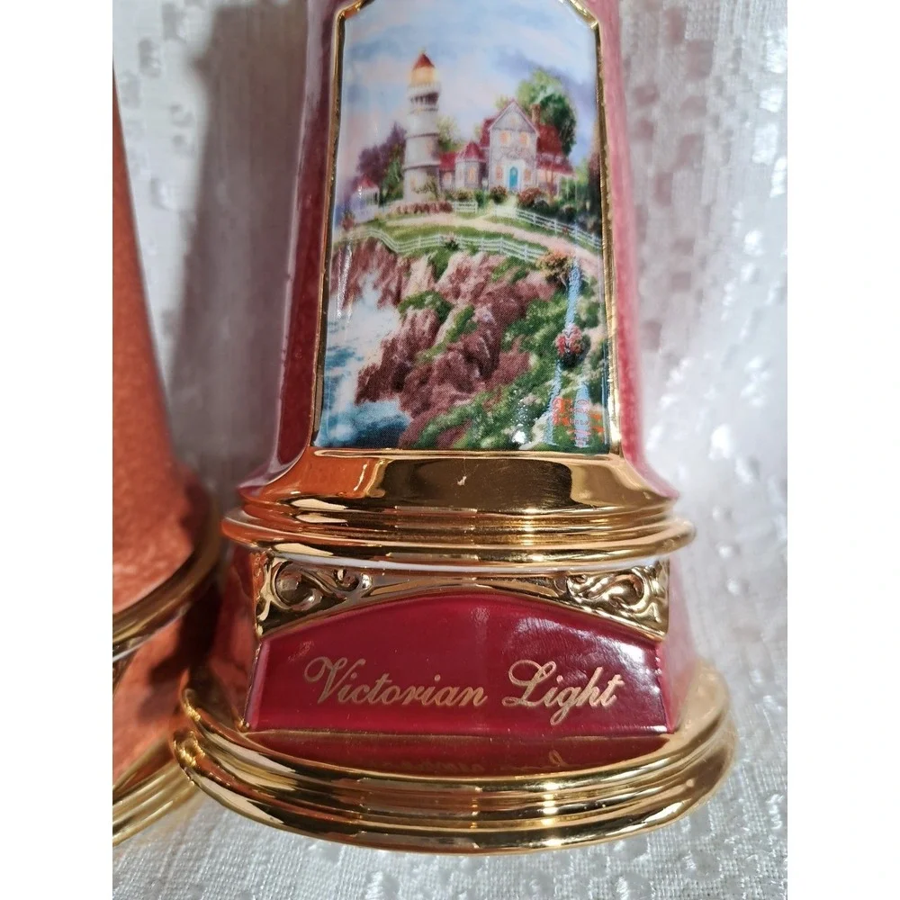 Thomas Kinkade Illuminated Porcelain Lighthouse  Figurine Set Of 2 2004